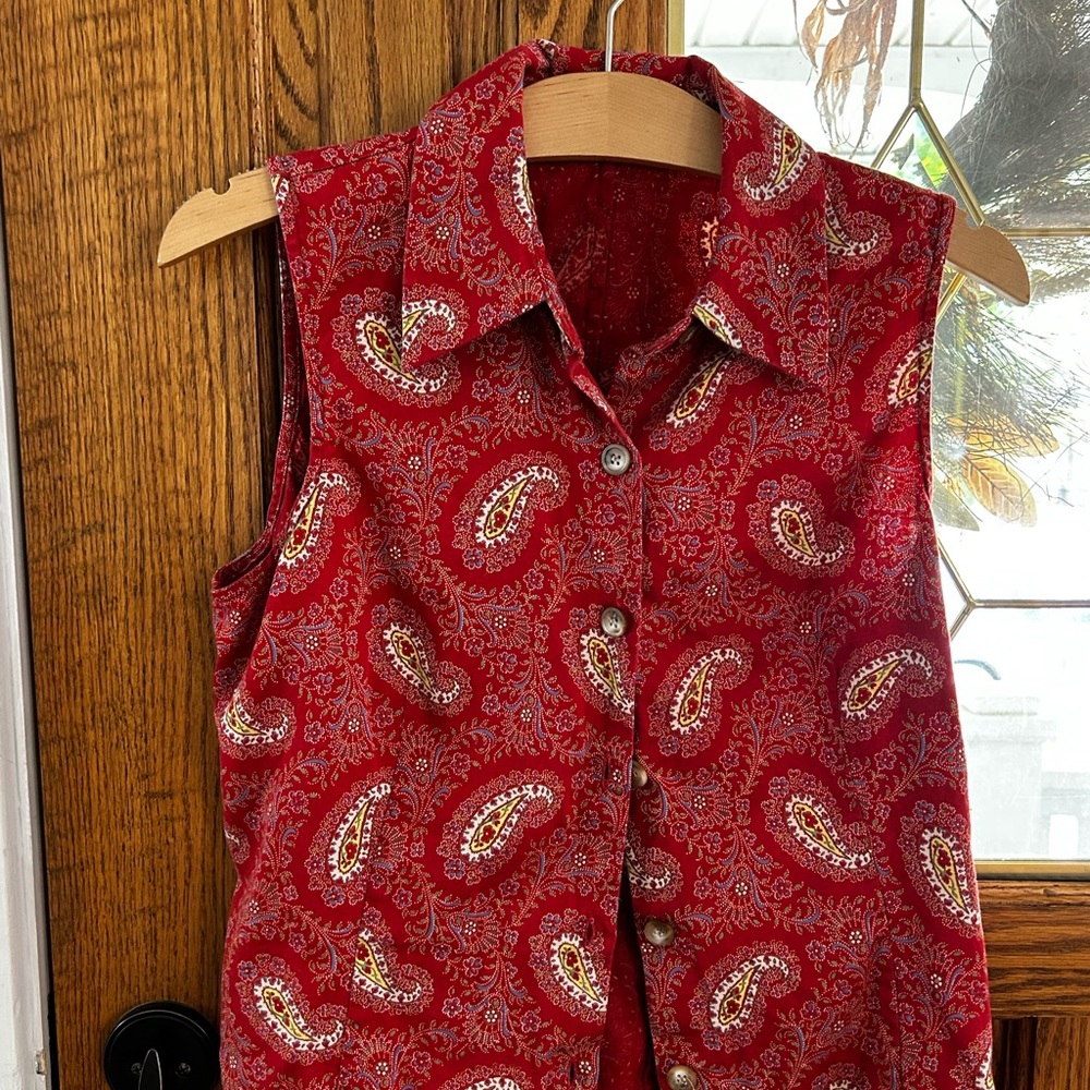 Red Paisley Sleeveless Button-Up Top